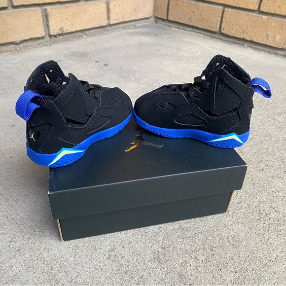NWT Jordan True Flight Toddler Sneaker Size 4C Black and Royal Blue - Picture 10 of 16
